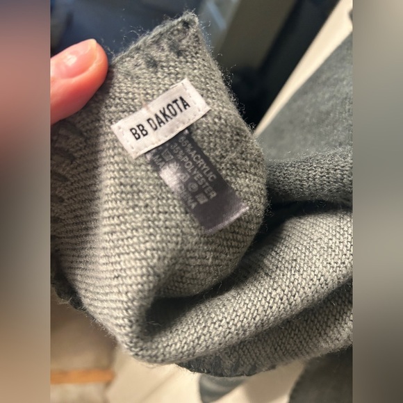 BB Dakota Gray Striped Plaid Blanket Cape Poncho Shawl Women's One Size - Picture 5 of 7